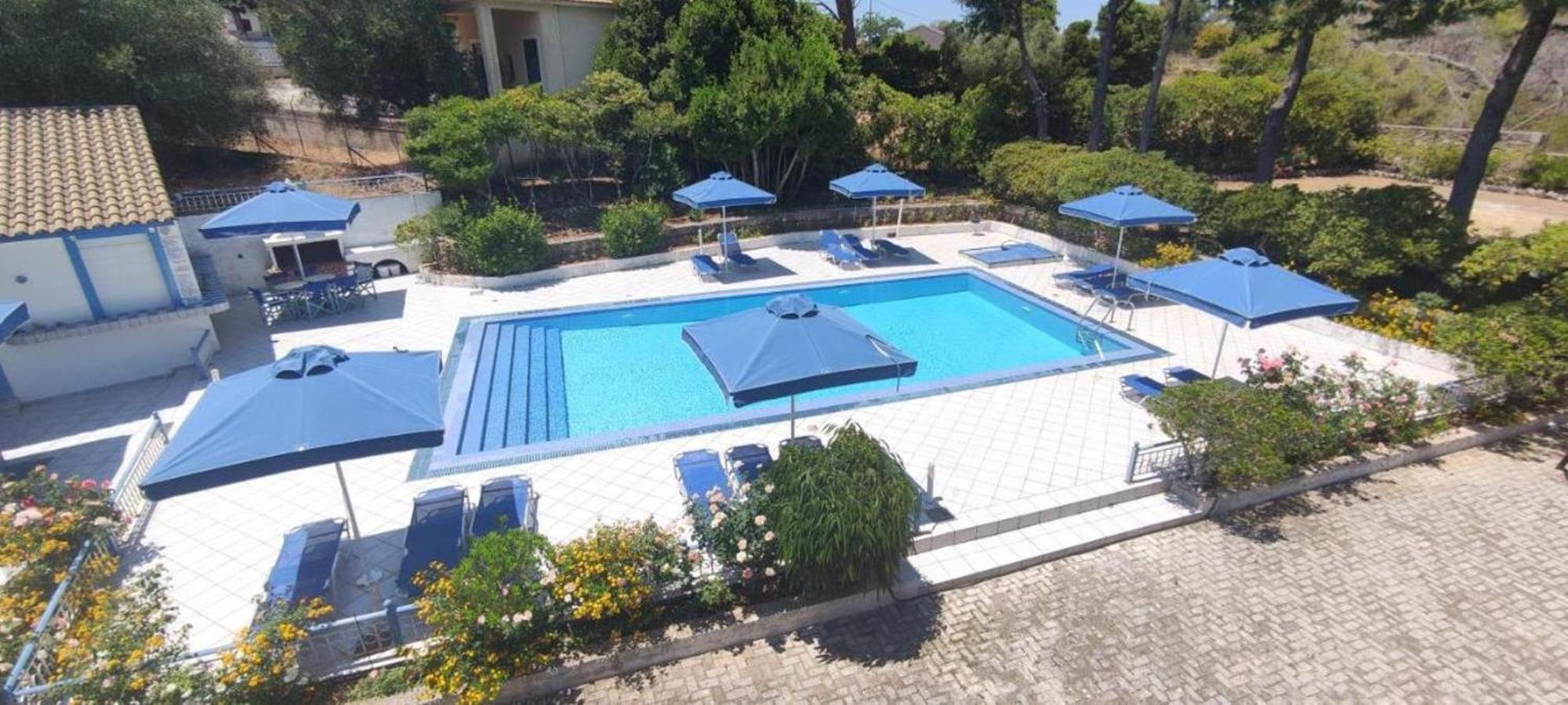 Blue White Apartments - Kefallonia Poolside Retreats สปาร์เชีย ภายนอก รูปภาพ