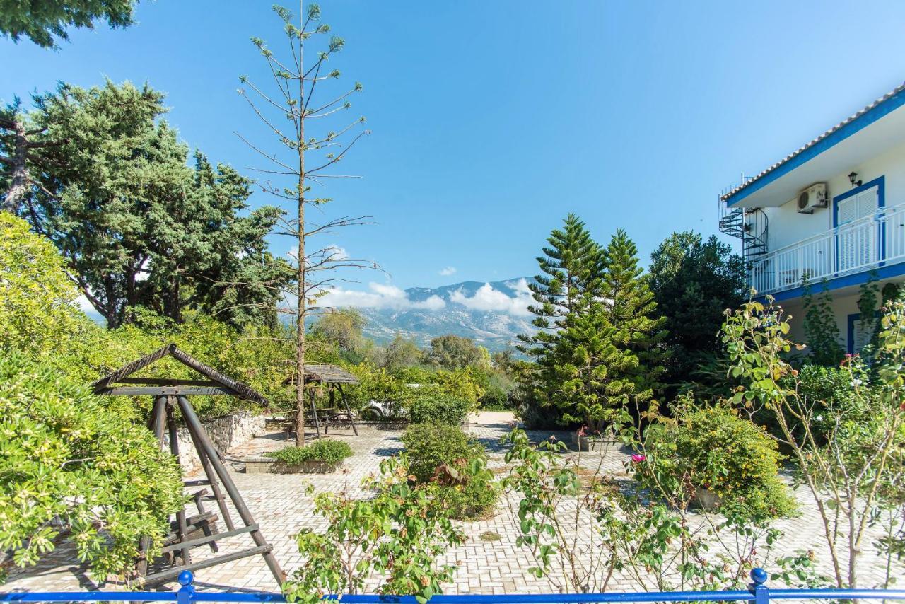 Blue White Apartments - Kefallonia Poolside Retreats สปาร์เชีย ภายนอก รูปภาพ