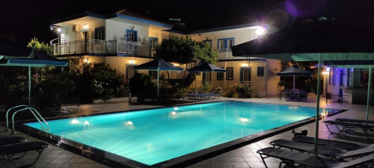 Blue White Apartments - Kefallonia Poolside Retreats สปาร์เชีย ภายนอก รูปภาพ