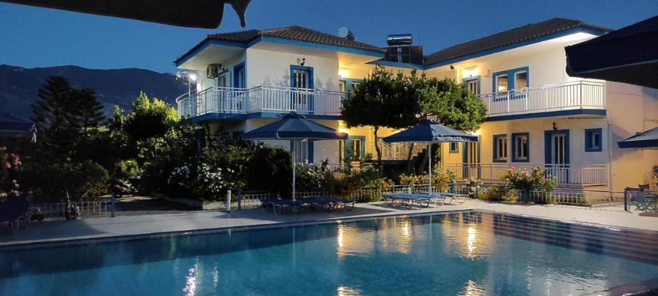 Blue White Apartments - Kefallonia Poolside Retreats สปาร์เชีย ภายนอก รูปภาพ