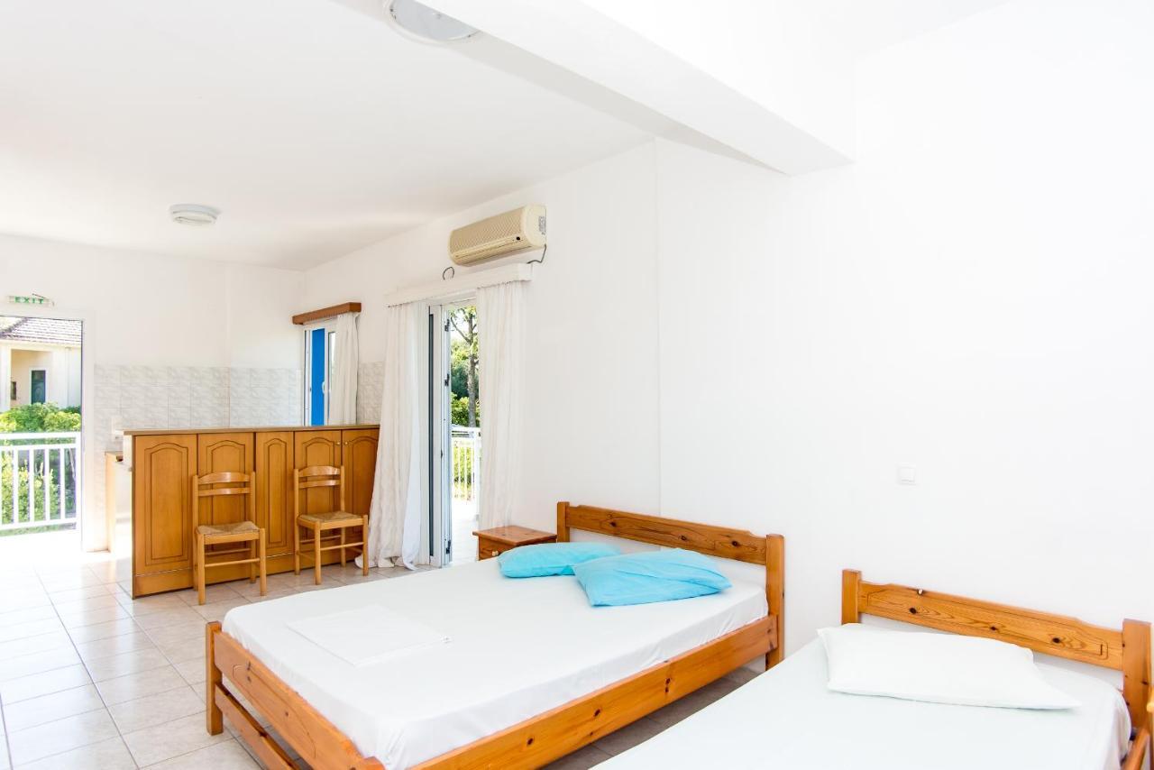 Blue White Apartments - Kefallonia Poolside Retreats สปาร์เชีย ภายนอก รูปภาพ