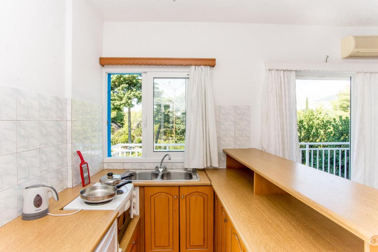 Blue White Apartments - Kefallonia Poolside Retreats สปาร์เชีย ภายนอก รูปภาพ