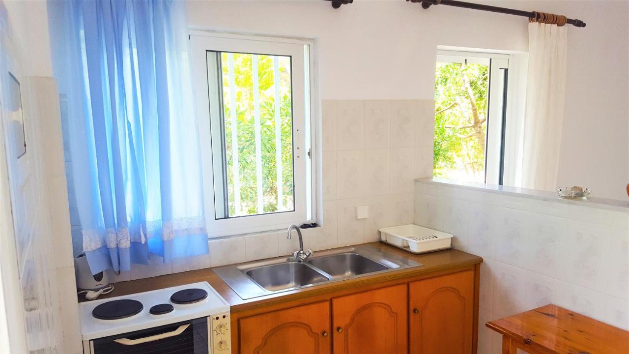 Blue White Apartments - Kefallonia Poolside Retreats สปาร์เชีย ภายนอก รูปภาพ