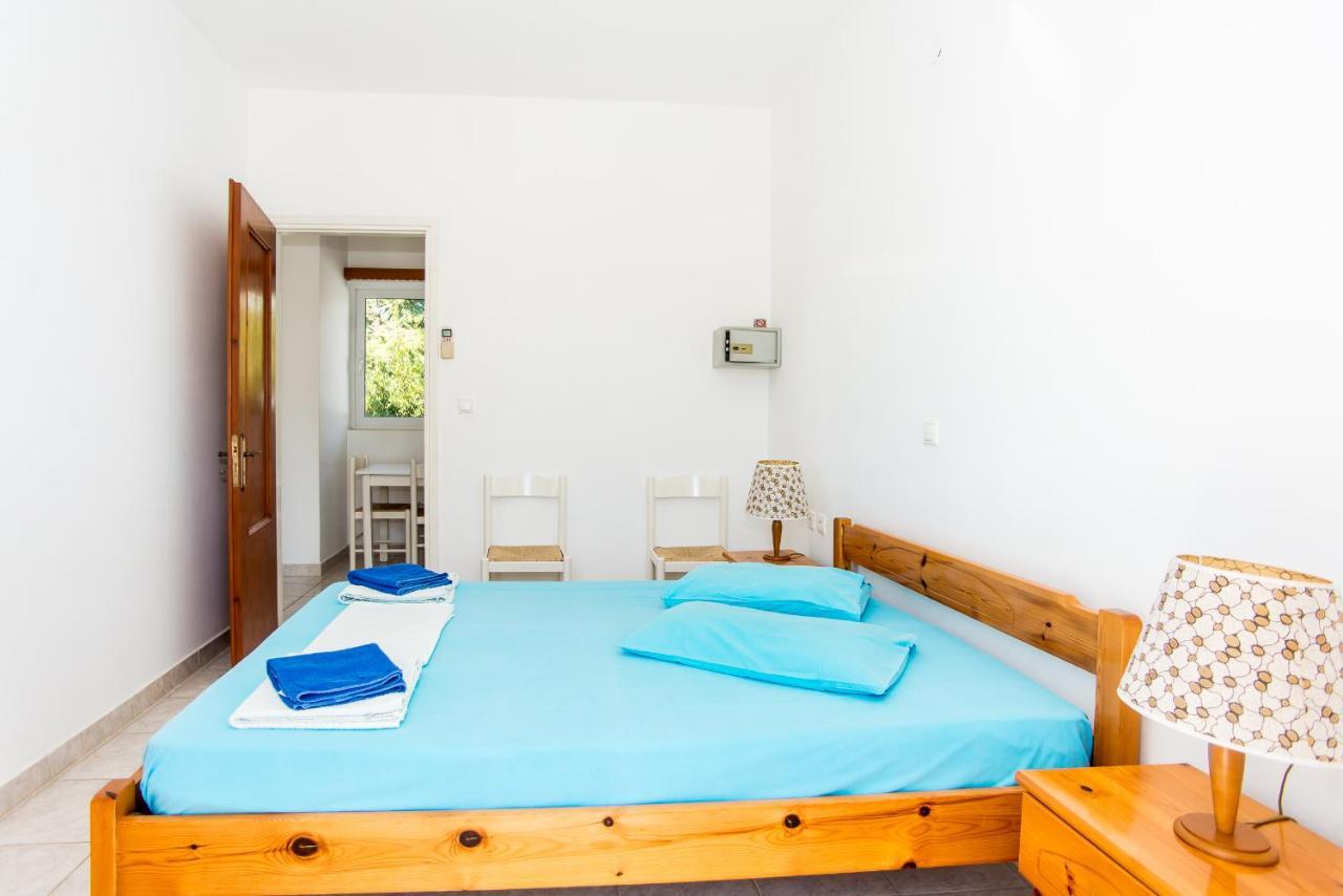 Blue White Apartments - Kefallonia Poolside Retreats สปาร์เชีย ภายนอก รูปภาพ