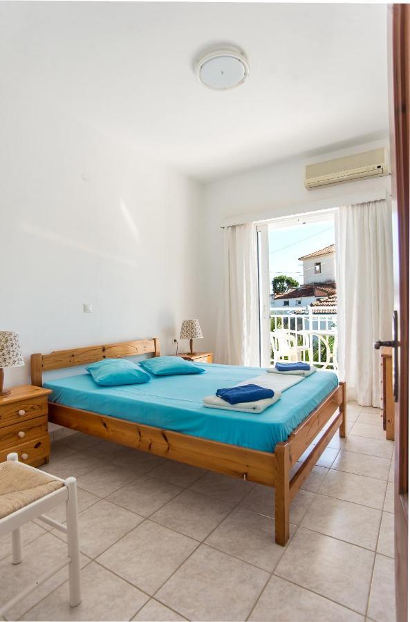 Blue White Apartments - Kefallonia Poolside Retreats สปาร์เชีย ภายนอก รูปภาพ
