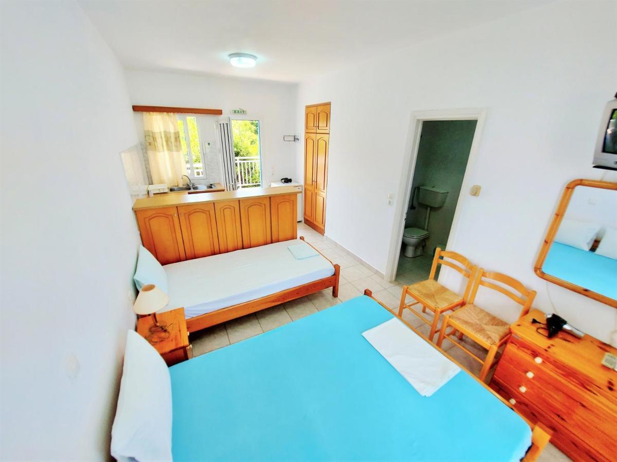Blue White Apartments - Kefallonia Poolside Retreats สปาร์เชีย ภายนอก รูปภาพ