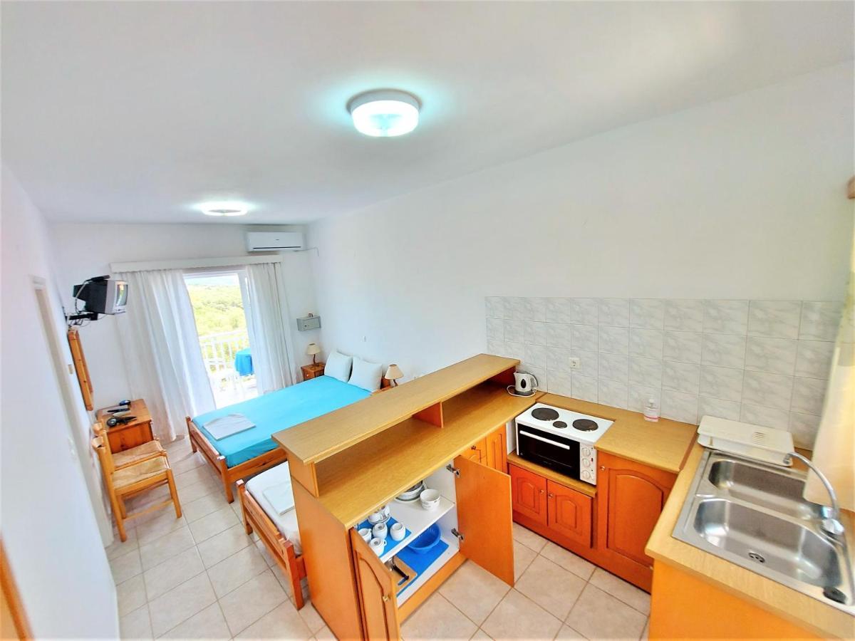 Blue White Apartments - Kefallonia Poolside Retreats สปาร์เชีย ภายนอก รูปภาพ
