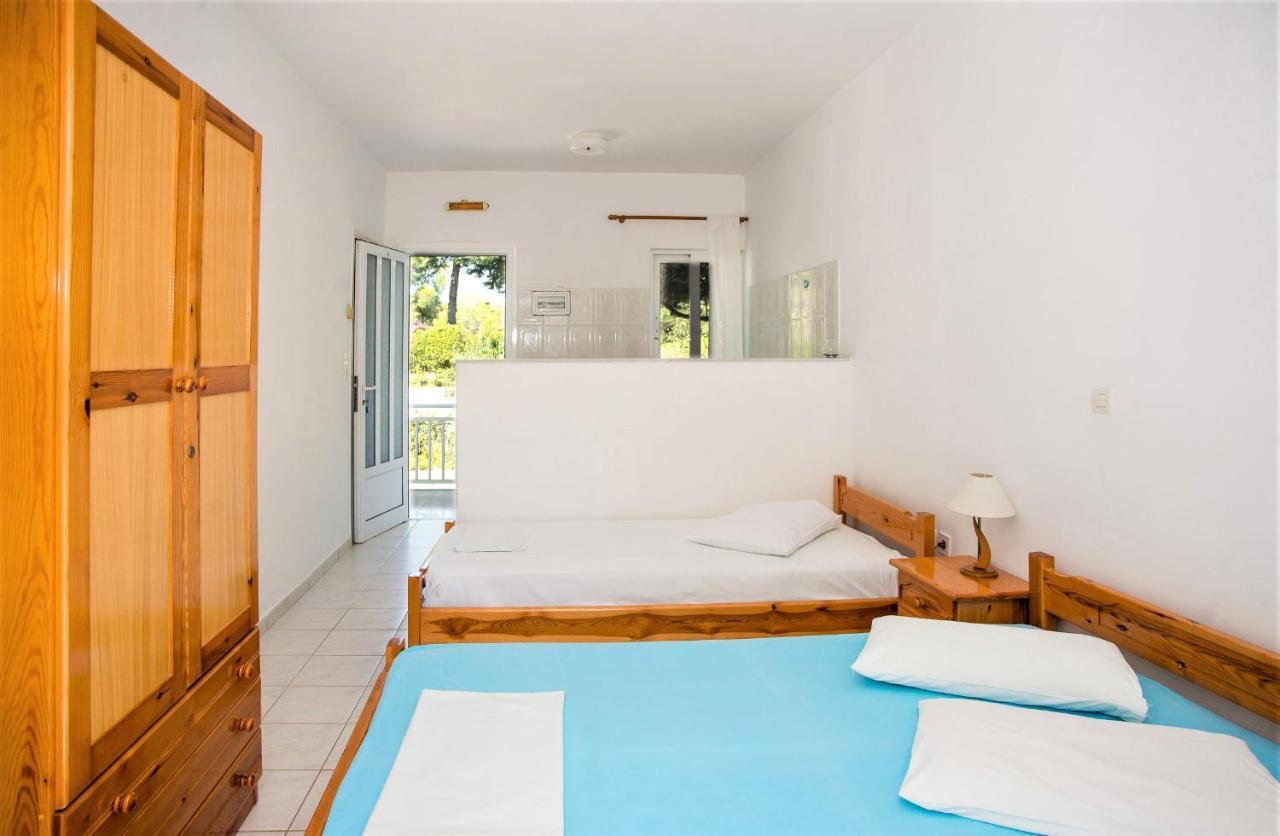 Blue White Apartments - Kefallonia Poolside Retreats สปาร์เชีย ภายนอก รูปภาพ