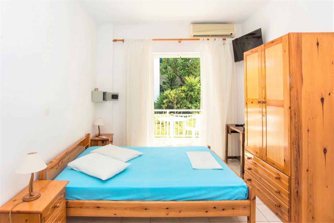 Blue White Apartments - Kefallonia Poolside Retreats สปาร์เชีย ภายนอก รูปภาพ