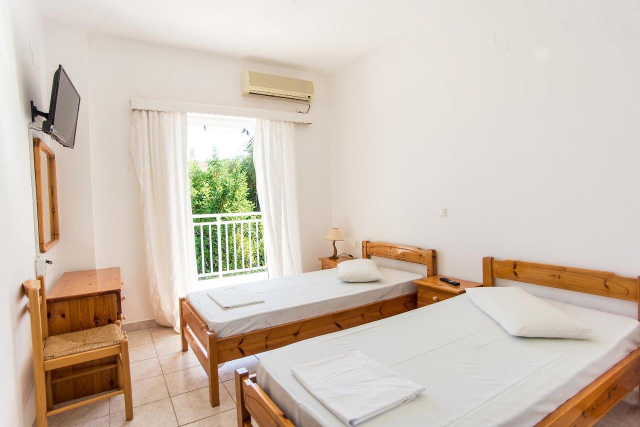 Blue White Apartments - Kefallonia Poolside Retreats สปาร์เชีย ภายนอก รูปภาพ