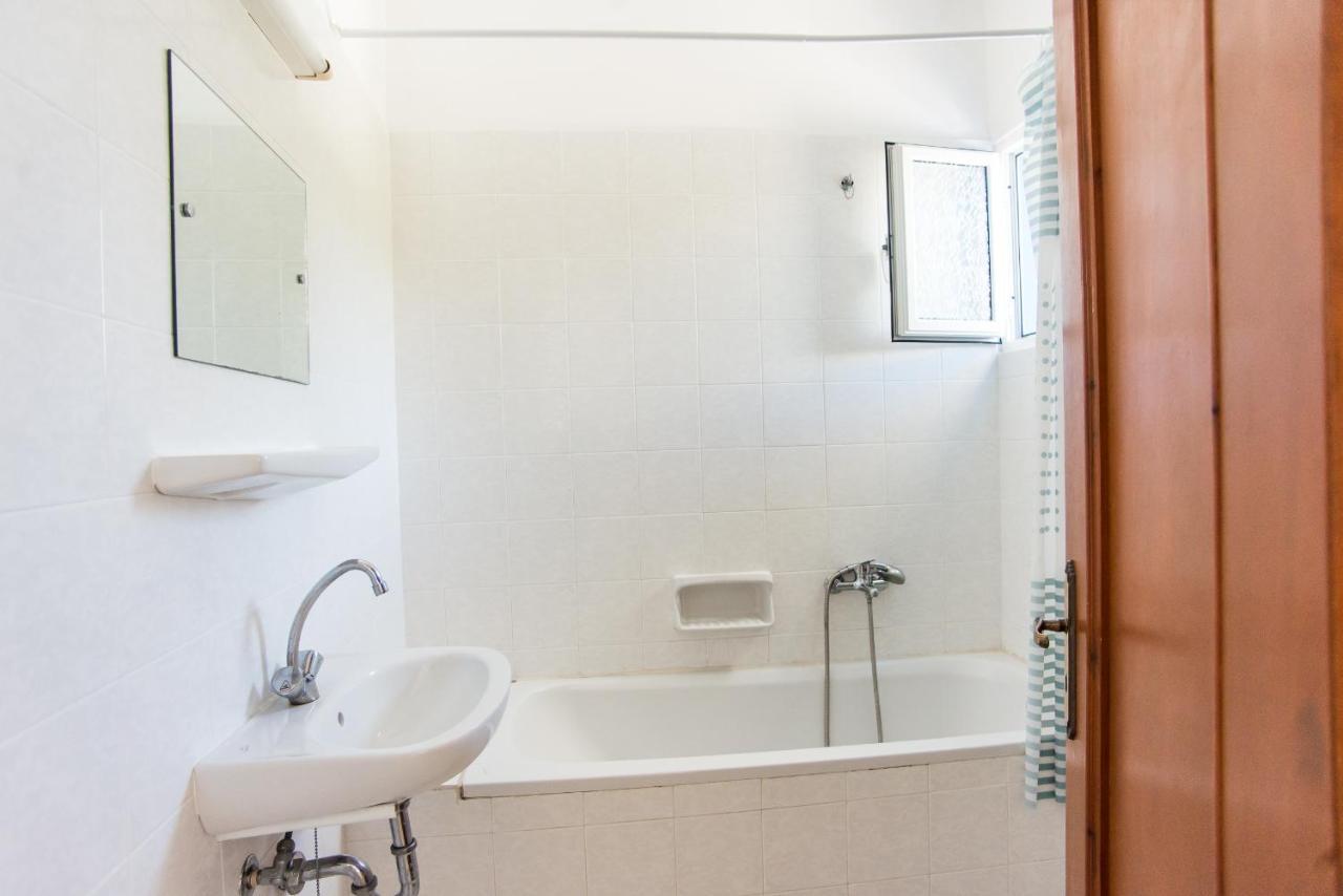 Blue White Apartments - Kefallonia Poolside Retreats สปาร์เชีย ภายนอก รูปภาพ