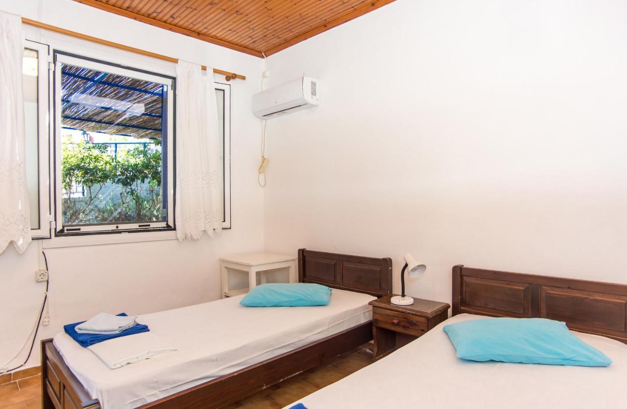 Blue White Apartments - Kefallonia Poolside Retreats สปาร์เชีย ภายนอก รูปภาพ