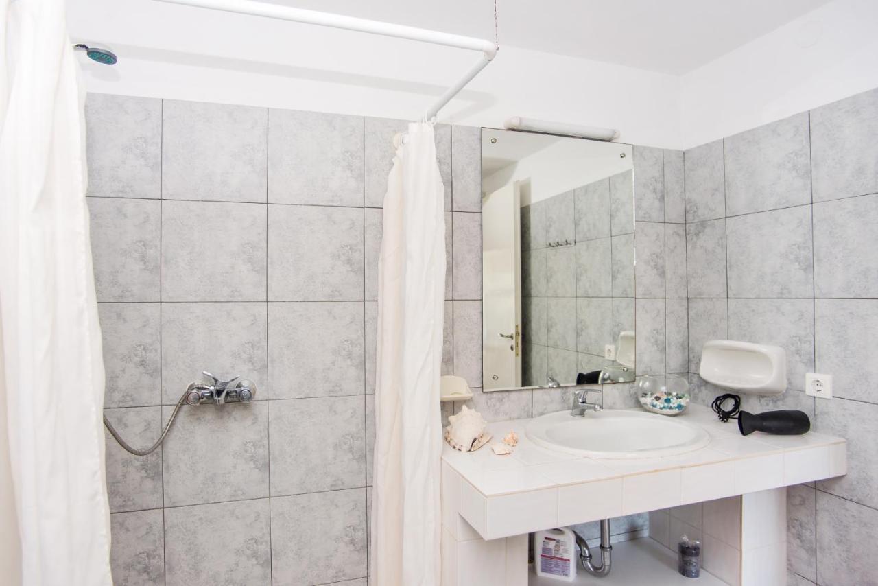 Blue White Apartments - Kefallonia Poolside Retreats สปาร์เชีย ภายนอก รูปภาพ