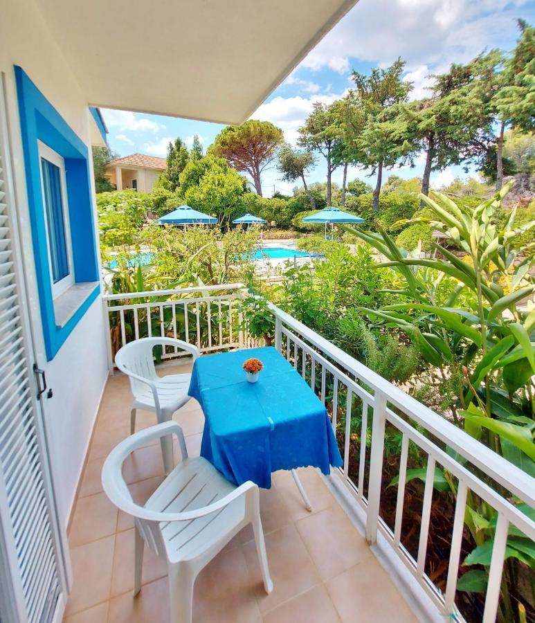 Blue White Apartments - Kefallonia Poolside Retreats สปาร์เชีย ภายนอก รูปภาพ