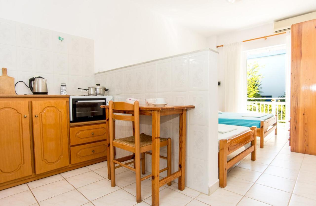 Blue White Apartments - Kefallonia Poolside Retreats สปาร์เชีย ภายนอก รูปภาพ