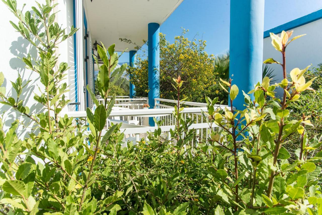 Blue White Apartments - Kefallonia Poolside Retreats สปาร์เชีย ภายนอก รูปภาพ